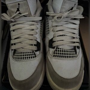 Used sneaker air Jordan retro size 4 Y will need to be cleaned selling as is